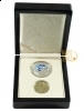 d) Pudełko na monety 20 zł + 2 zł w kapslach De luxe.